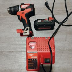 Milwaukee Brushless M18 Hammer Drill 2.0 Battery And Charger 