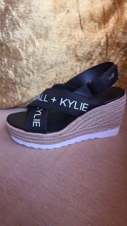 Brand New Kendall + Kylie Platform Wedge Sandals – Size 7