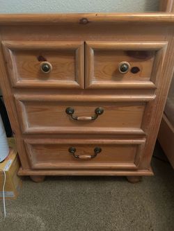 Queen bedframe & nightstand