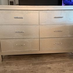 6 Drawer Dresser 