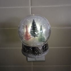 Bath & Body Holiday Christmas Light-up Wallflower Plug
