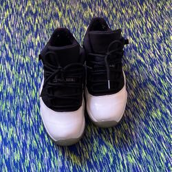 AIR JORDAN 11 LOW TUXEDOS 