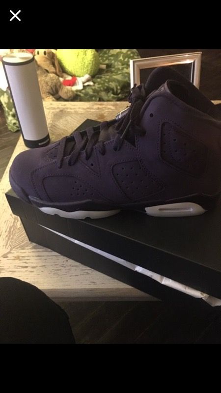 Retro 6 purple size 6 1/2