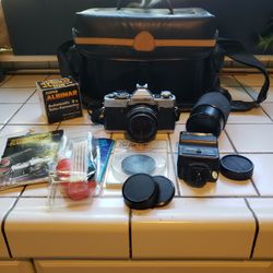 Minolta XG1 35 mm CAMERA Vintage