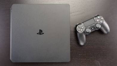 PS4 SLIM w/ DUALSHOCK CONTROLLER