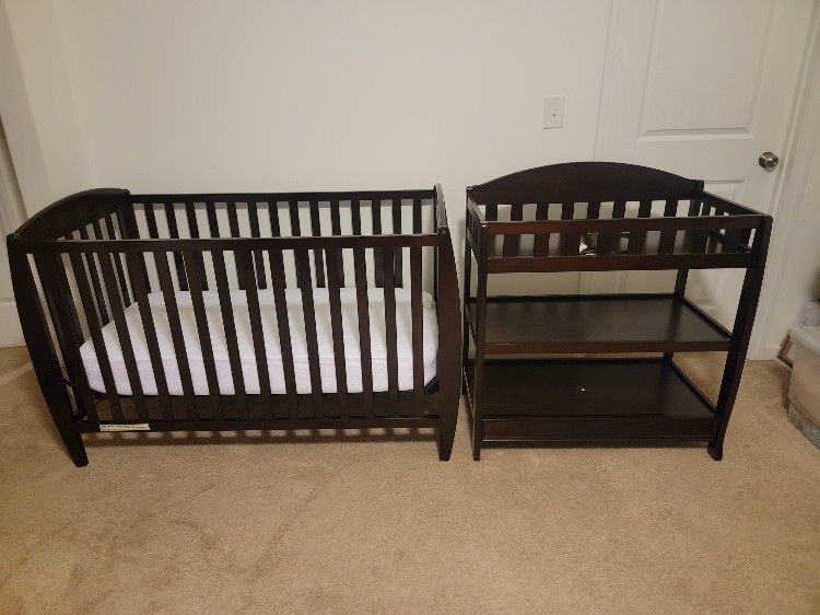 3 In 1 Crib and Changing Table 