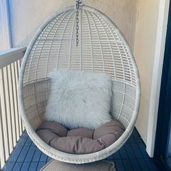 Pod Hanging Outdoor Chair - Like New