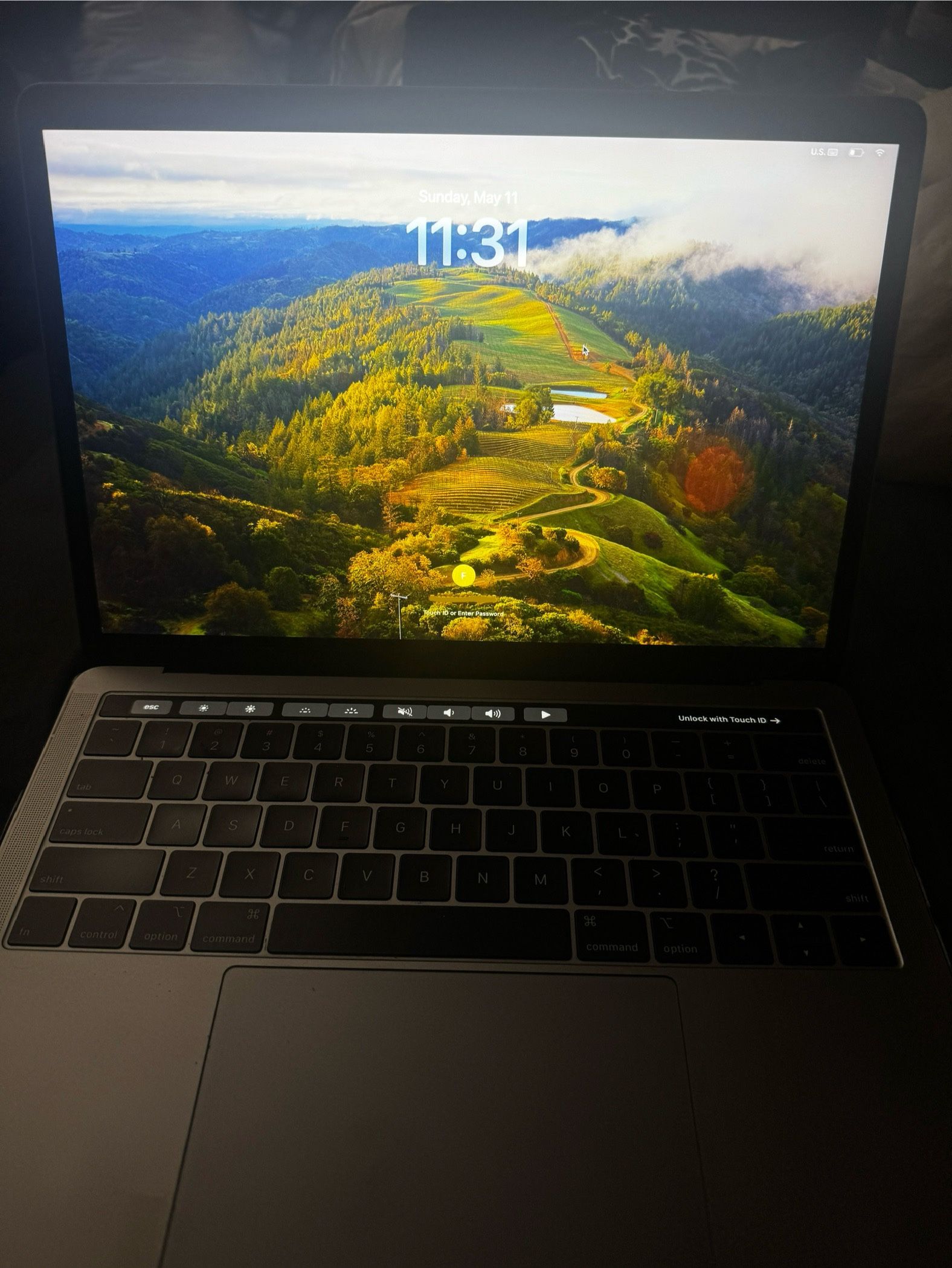 MacBook Pro 2019 13” with Touch Bar 