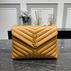 Daily Chic Leather Purse
