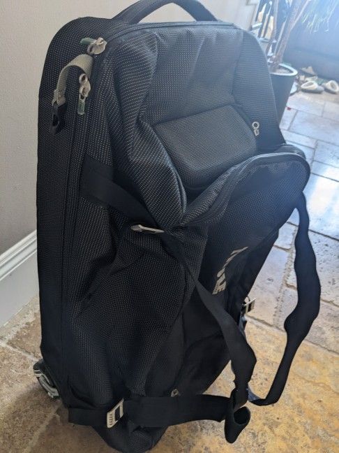 Large rolling Thule Duffle bag luggage