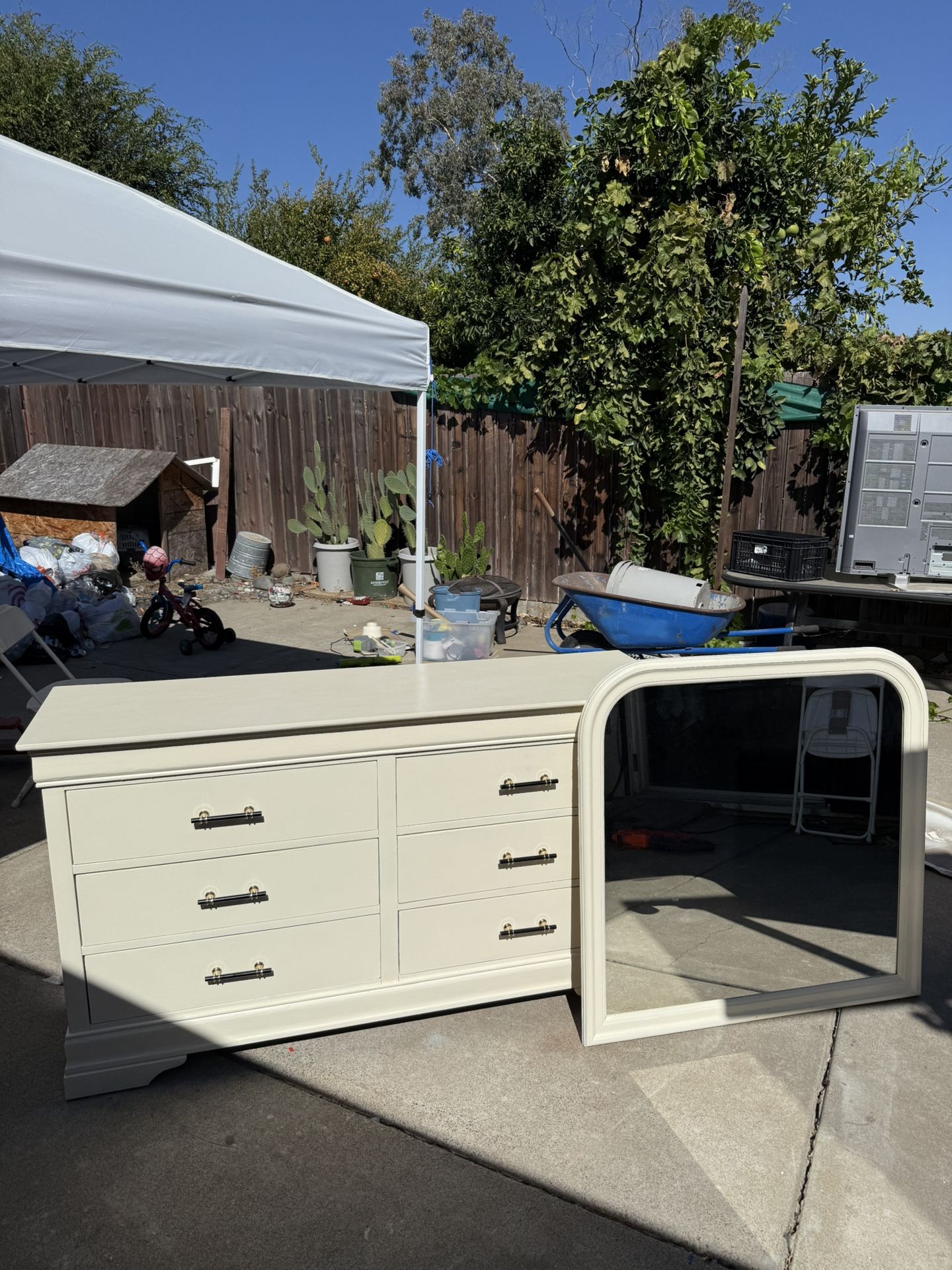 Dresser With Mirror