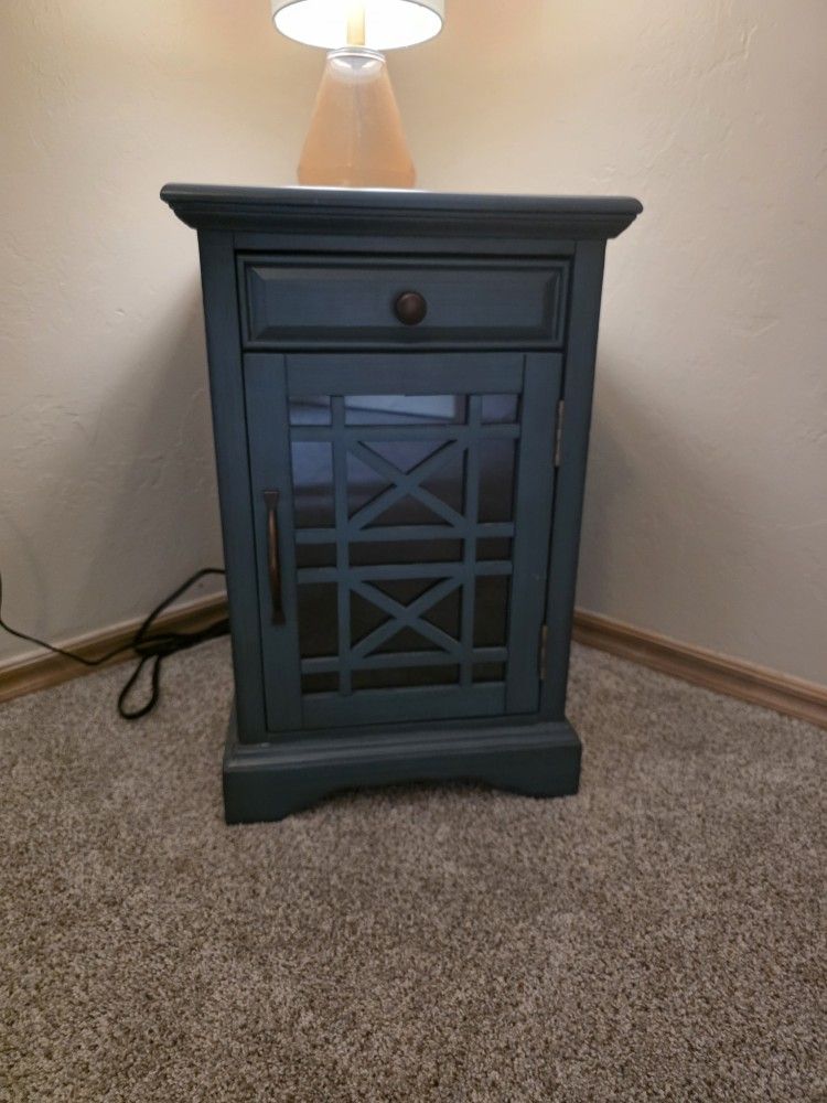 Farmhouse Craftsman End Table with Charging Station