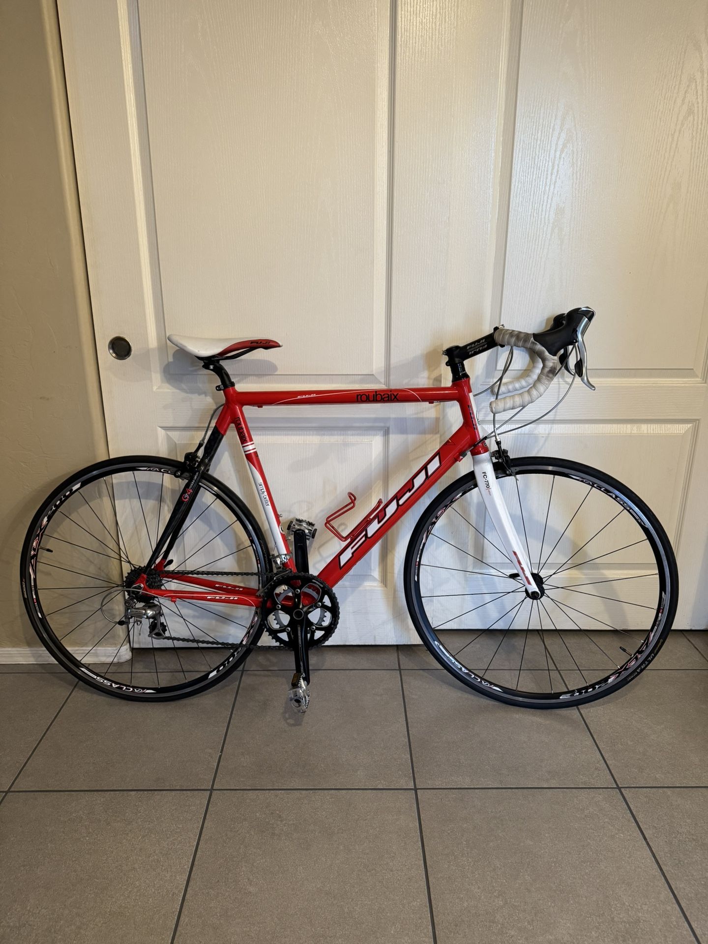 Fuji 61 Cm Carbon Fiber Road Bike Roubaix
