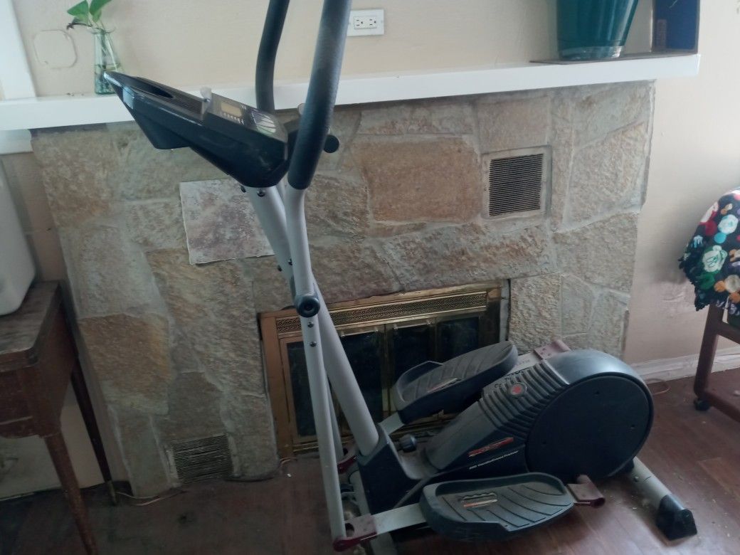 ProForm 900 CardioCross Elliptical Machine