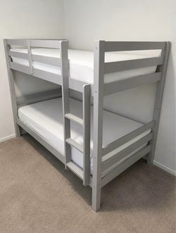 Twin bunk beds with mattress