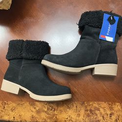 Everson Essentials Black Faux Fur lined Boot