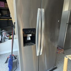 Whirlpool Side by Side Refridgerator