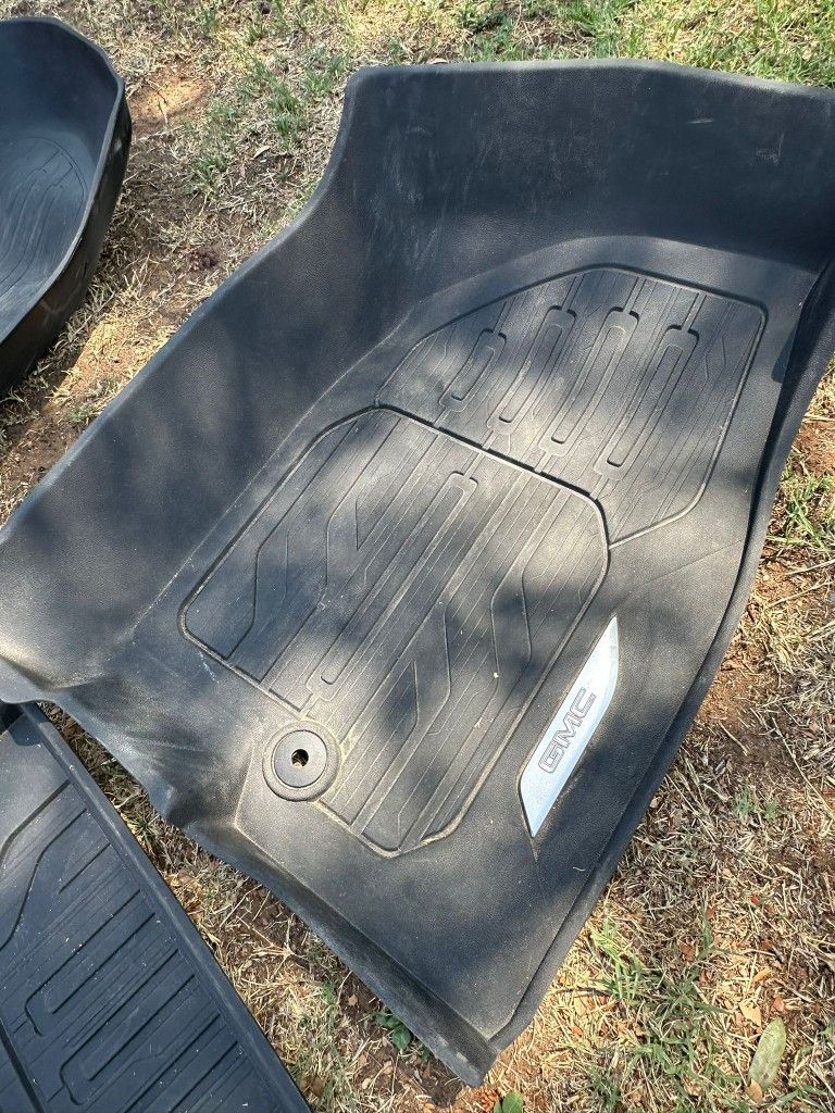 GMC Yukon SLT All weather matt. 