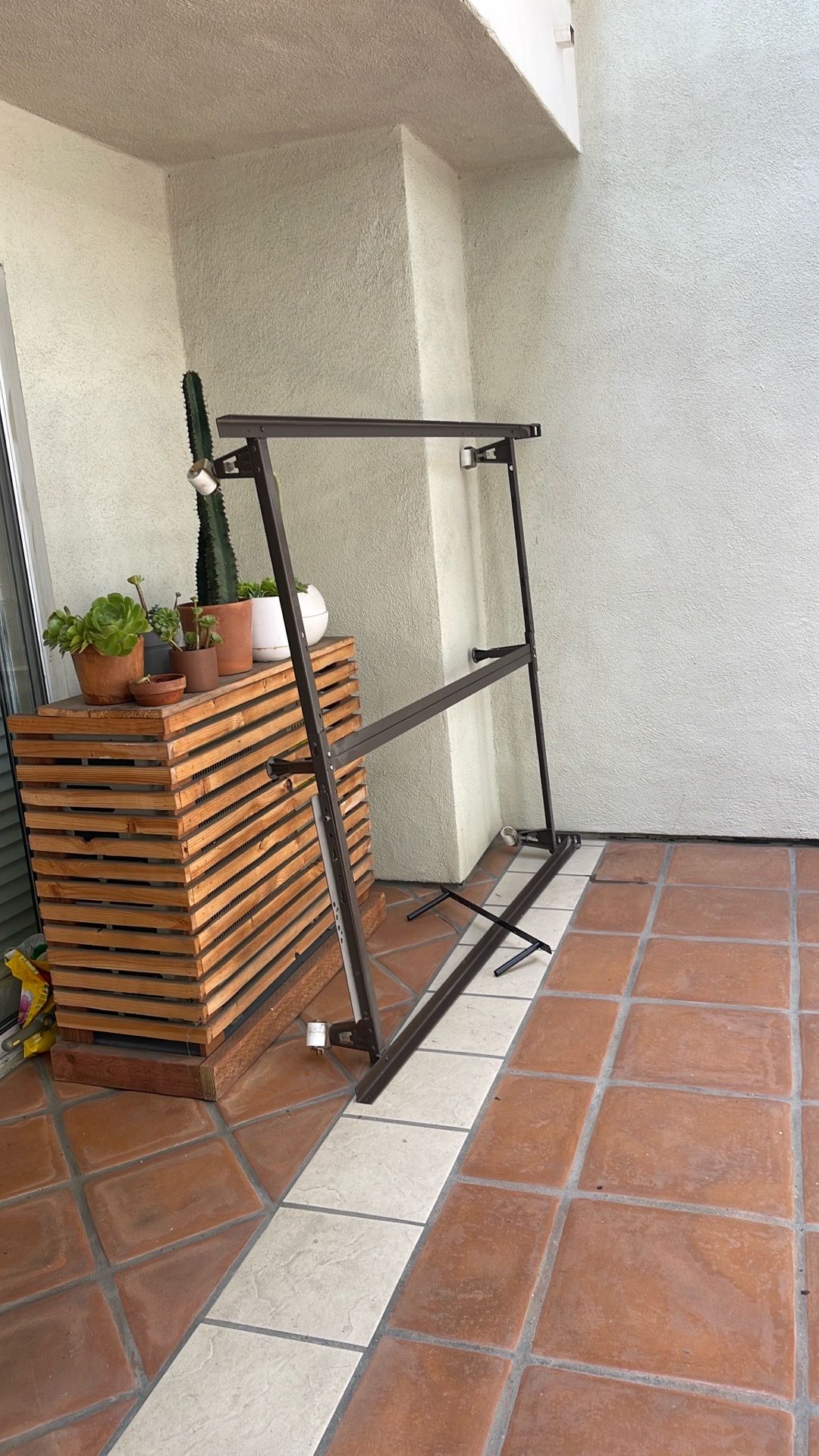 Sturdy mattress frame metal
