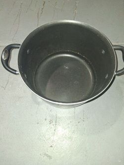 Cooking Pot With Handles Good Condition  Pick Up Only