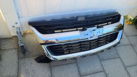 2015 - 2020 CHEVROLET COLORADO GRILLE CHROME GENUINE USED OEM . XXX4
