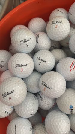 500 Titleist white golf balls 4A