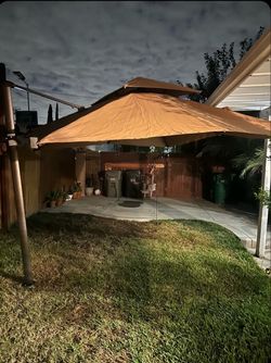PURPLE LEAF 10 ft Square 360 Degree Rotation Patio Cantilever Umbrella – Missing Base, Broken Lamp Bulb