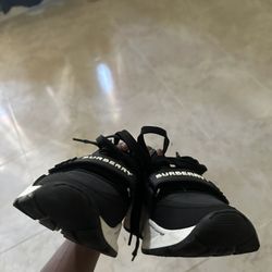 wore only once’s used burberry shoes Size 6 and half fa kids