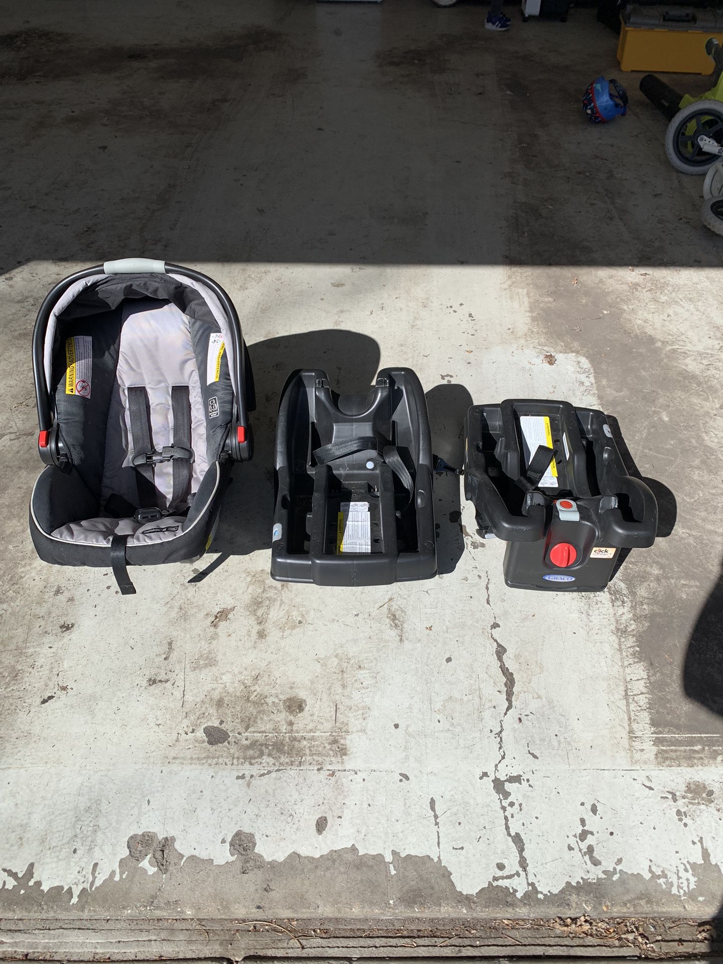 Graco Snugride Infant Car seat With 2 Bases