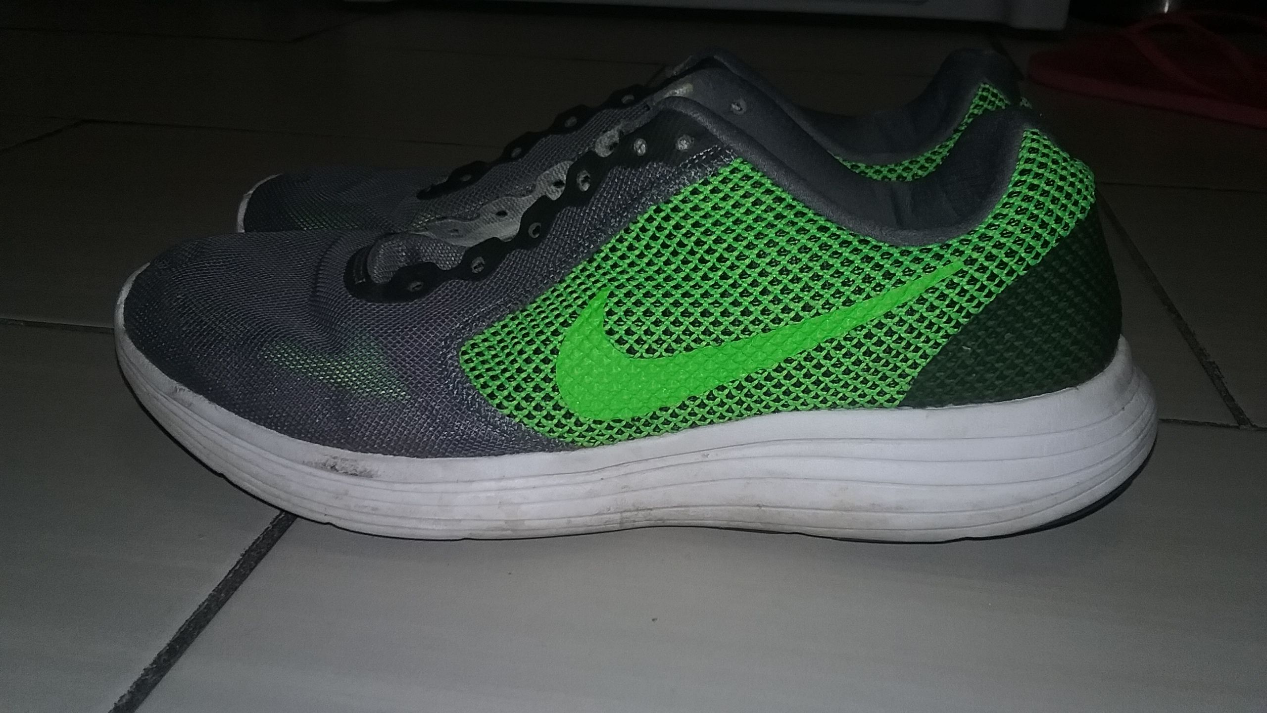 Nike shoe size 9 and 1/2
