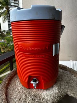 Rubbermaid cooler