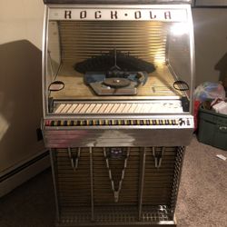 Authentic Classic 1950’s Rock-Ola 1454 Jukebox