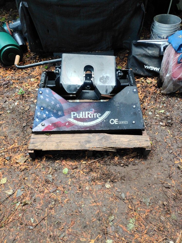 Pullrite OE Series Super Fifth Model 1300 Fifth Wheel Hitch