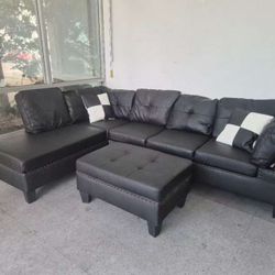 BRAND NEW SECTIONAL COUCH WITH OTTOMAN IN ORIGINAL BOX
