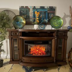 Beautiful fireplace /tv stand in excellent condition 7 colors of flames 70”