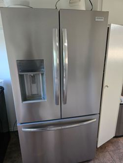 Frigidaire Gallery 22.6 Cu. Ft. French Door Refrigerator – Stainless Steel