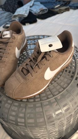Suede brown Nike Cortez’s new never worn 40 dollars