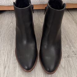 Women Black boots