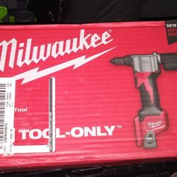 Milwaukee Rivet Tool