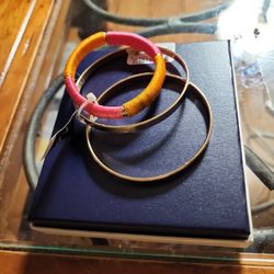 Gold bracelets with colored bracelet