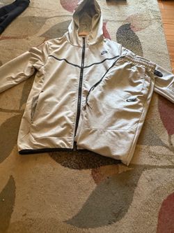 Nike tech with matching pants