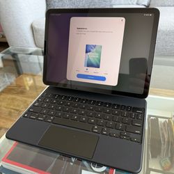 Like new Apple iPad Air 11in 256gb storage (5th gen)