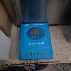 MPPT SOLAR CHARGE CONTROLER