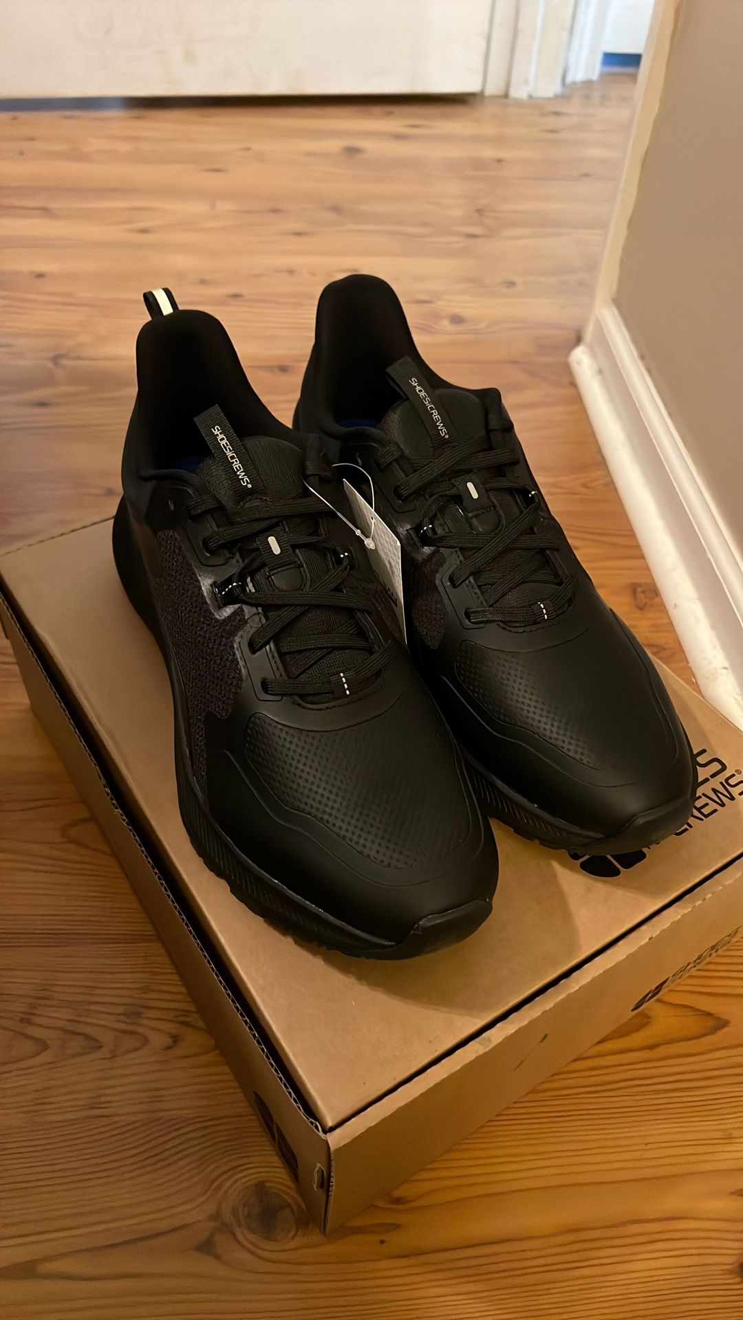 Men’s slip resistant shoes, size 12 brand new restaurant shoes