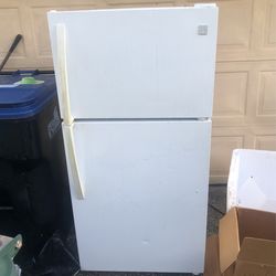 Jen more Refrigerator 80$