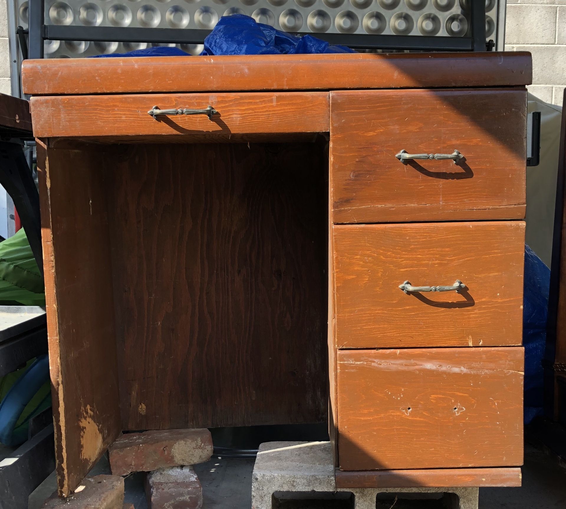 Kids wood desk needs TLC $ 5.00