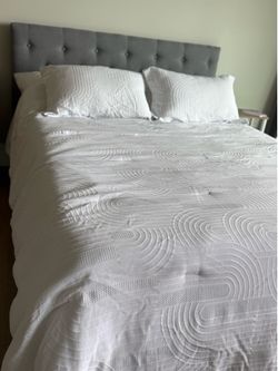 Queen size Bed +/- Mattress