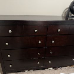 Dresser/chest/nightstand