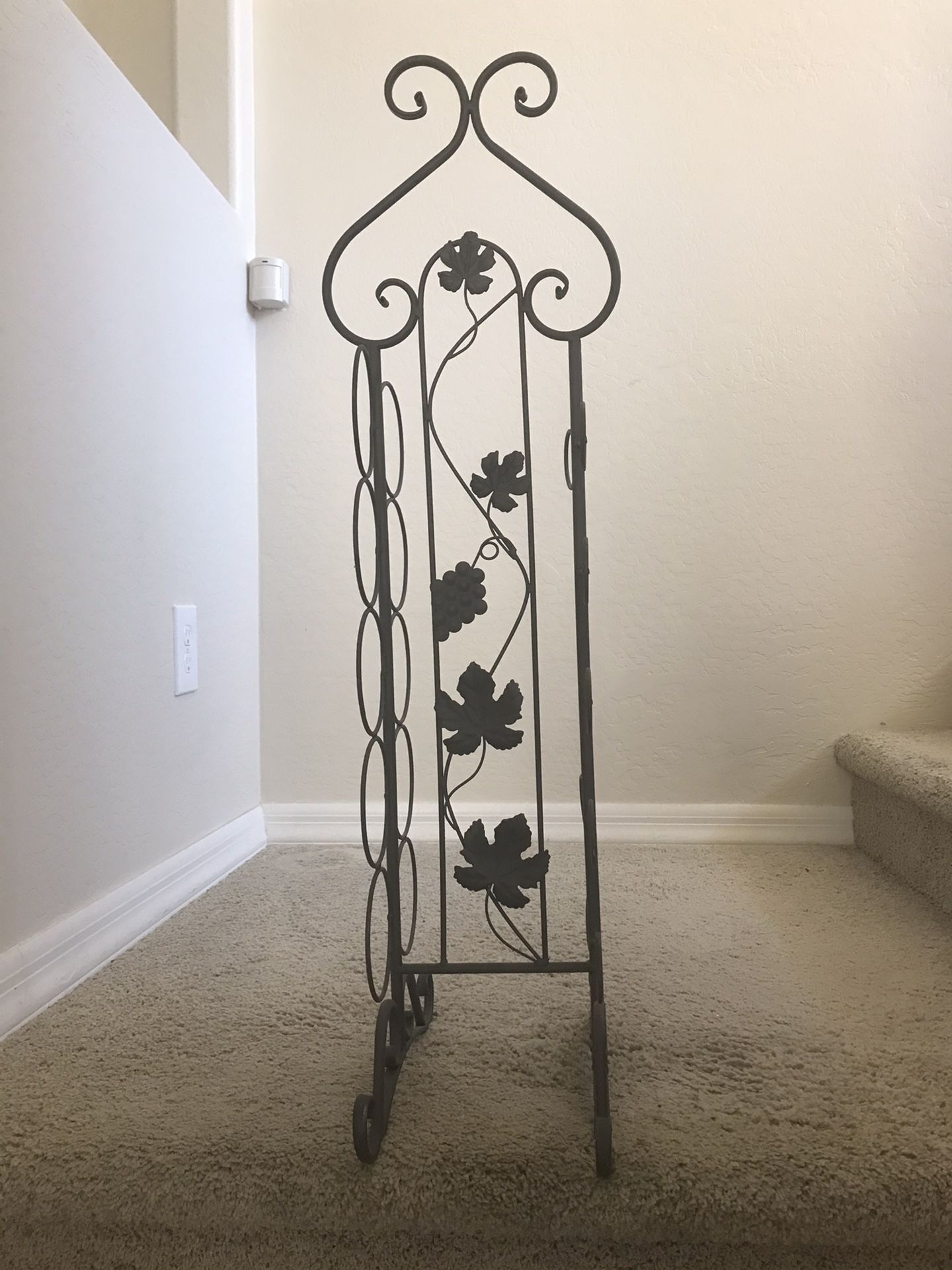 Metal Wine Rack holds 5 bottles