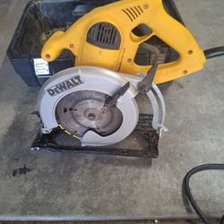 Dewalt Saw 